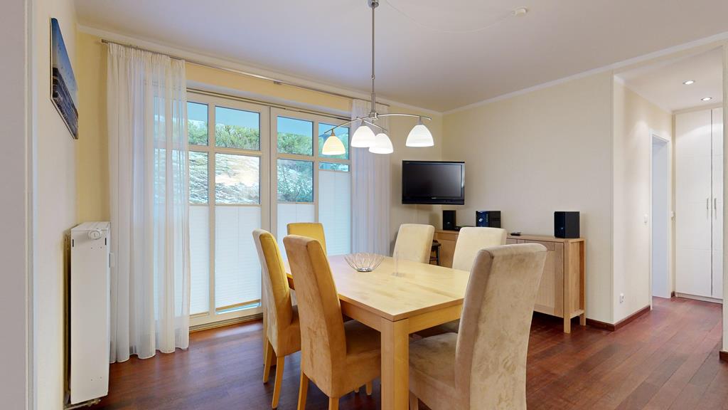 Esstisch vor der Terrasse - Binz - Casper David